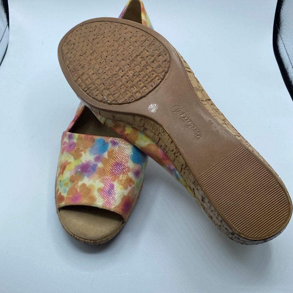Michelle D. Open toe wedge NEW without tags. Size 10
